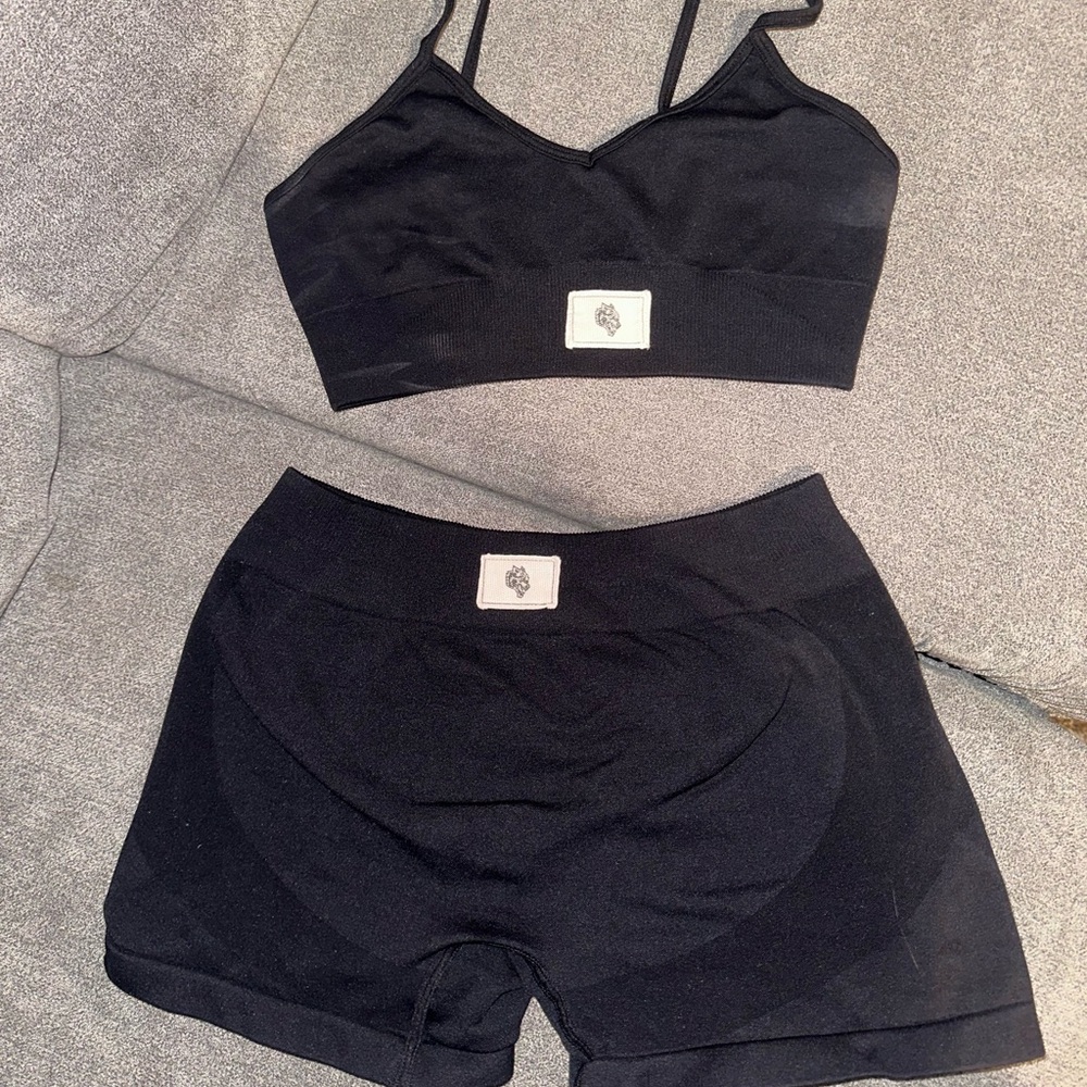 Darc Sport Black Seamless Sports Bra Set